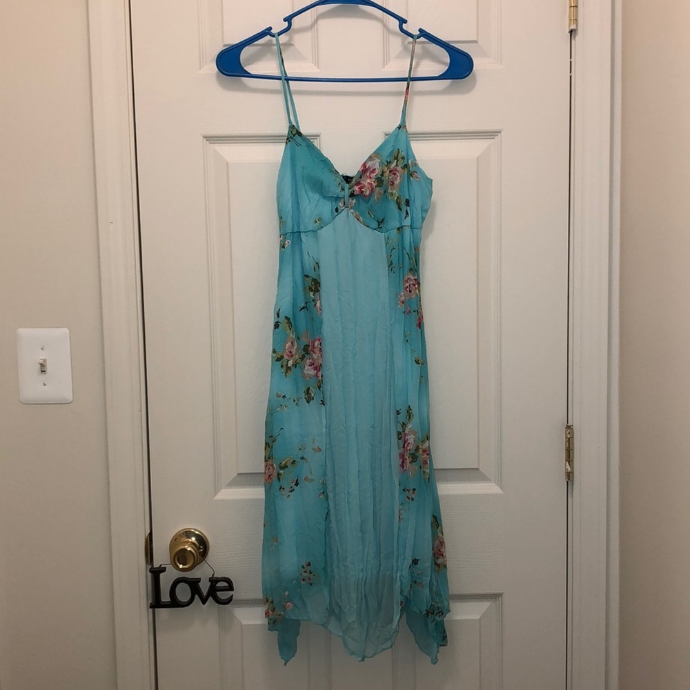 Beautiful Blue, flowered, sun-dress. 💙